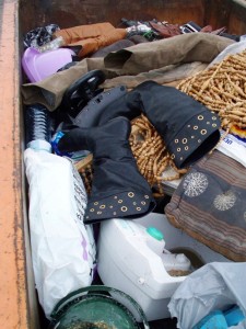 Müll0512 031.jpg (232.55 KiB) 9150 mal betrachtet Was doch dort alles für ein altes, kaputtes und nutzloses Gerümpel aus Privathaushalten zusammen kommt ... !