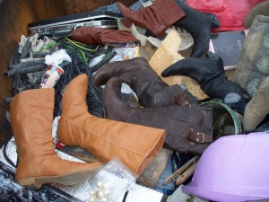 Müll0512 033.jpg (129.95 KiB) 9150 mal betrachtet Mit diesen Müll-Stiefeln hatte Jessica nun zu ihrer Erleichterung nichts mehr zu tun. Dieses Entsorgungsproblem war gelöst.