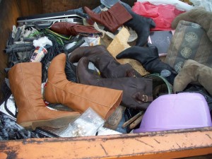 Müll0512 034.jpg (129.44 KiB) 10078 mal betrachtet Nach diesem letzten Wochenende auf der Müllsammelstelle, würden auch Jessicas Müll-Stiefel auf dem Müllberg einplaniert werden.
