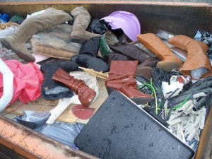 Müll0512 035.jpg (289.86 KiB) 10078 mal betrachtet Das war nur eine Containermulde von mehreren an diesem Samstag!
