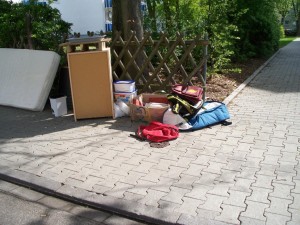 Müll0512 183.jpg (170.04 KiB) 12797 mal betrachtet Es scheinen Girly-rucksäcke gewesen zu sein.