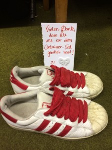 IMG_0951.jpg (434.92 KiB) 22649 mal betrachtet Ok, kein "Container-Tod", aber dafür vielleicht eine andere Hinrichtungsmethode :-D