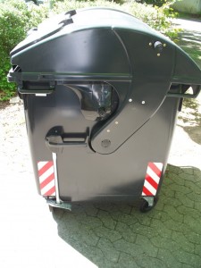 Müll0512 124.jpg (197.47 KiB) 6587 mal betrachtet Welch ein Glanz für solch eine schmutzige Angelegenheit! Doch der würde auch bald verblassen und dazu noch der typische Müllgestank, ... . Dann wird alles wieder "normal" sein. Grins!