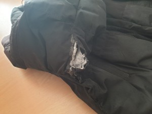 20211010_151031.jpg (97.06 KiB) 27591 mal betrachtet hier unter dem Ärmel aufgerissen