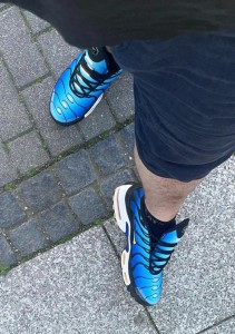 NIKE Air Max Plus ULTRA HYPERBLAU angezogen 1.jpg