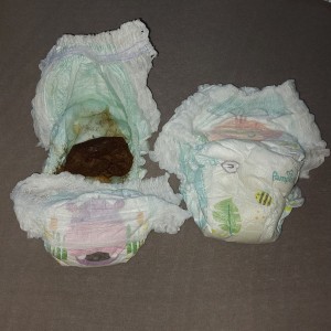 Einmal Pampers Pants Gr. 7 mit Kacka vom Sohn<br />Und die Pampers Gr. 5 mit Pippi von der Tochter