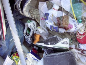 Müllkippe02 023.jpg (163.92 KiB) 10690 mal betrachtet Diese geilen Skaterschuhe fielen mir sofort auf!