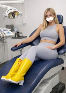 Lena tandatsstoel gele laarzen grijze legging kl 10.2.jpeg