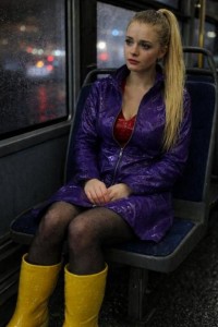 Lena in de bus naar huis 10.15.jpeg