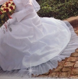 kleid.jpg (70.5 KiB) 4645 mal betrachtet Brautkleid