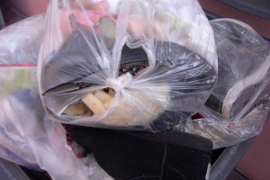 Müll0912 021.jpg (338.44 KiB) 5892 mal betrachtet Eine immer wieder "gern" genommene Kombination: Schuhe mit Nudelresten.