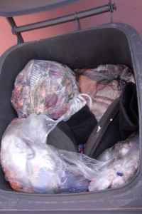 Müll0912 031.jpg (307.36 KiB) 5745 mal betrachtet Genug Platz geschaffen für "frischen" Abfall bis zum Müllabfuhrtermin.