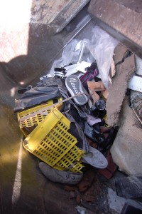 Müll1012 039.jpg (466.05 KiB) 7553 mal betrachtet Jetzt konnte man schon besser sehen, dass sehr viele geile Schuhe und Stiefel in den Müll gepresst worden sind.
