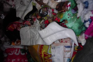 Müll0912 046.jpg (445.88 KiB) 8443 mal betrachtet Es sohnt sich also wirklich, mal fremde Mülltonnen und -container zu inspizieren, wie ihr sehen könnt.