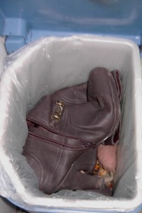 Müll1012 055.jpg (219.27 KiB) 5369 mal betrachtet Nicht wirklich kaputt, aber verlatscht; ein Grund sie sofort auszurangieren!