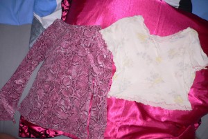 aaaaaaa.jpg (1.33 MiB) 7802 mal betrachtet meine beiden ersten und ältesten Shirts. Beide habe ich noch