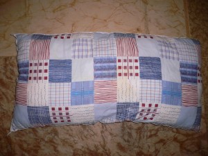 P1080672.JPG (1.44 MiB) 2253 mal betrachtet passendes Kissen zur Decke. Auch mit Liebesspuren