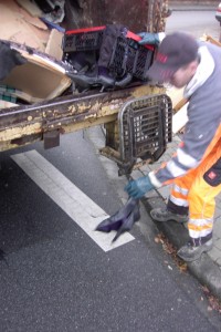 Harir01 098.jpg (250.47 KiB) 9203 mal betrachtet Flucht zwecklos, der Müllmann ist schneller!