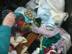 Müll1212 041.jpg (268.16 KiB) 20180 mal betrachtet Entsorgungs"hand"lung!!