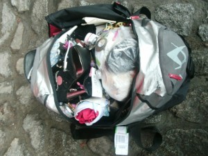 Müll1212 020.jpg (315.99 KiB) 11369 mal betrachtet Viele Details des Sammelsuriums von Frauenabfall bieten sich beim Betrachten!