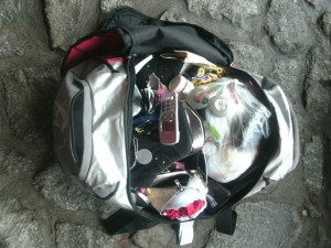 Müll1212 022.jpg (314.52 KiB) 11369 mal betrachtet Die eine braune superspitze Stiefelspitze scheint in dem Durcheinander nach "Luft" zu ringen, aber das Schicksal war besiegelt; es bedeutete gnadenlos: Entsorgung im Müll!