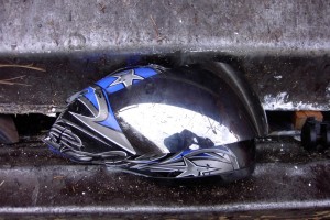 Harir01 072.jpg (293.93 KiB) 8730 mal betrachtet Hier seht ihr im verspiegelten Visier Jan66 beim Fotografieren. Grins!