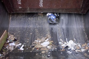 Harir01 077.jpg (267.28 KiB) 9571 mal betrachtet Da bleiben nur noch Presssplitter und Trümmer übrig!