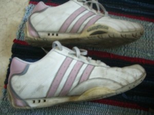 Adidas 9.JPG (715.63 KiB) 4511 mal betrachtet aus einer Mülltonne