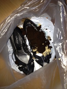 noch etwas kaffee, so weis auch der arme schuh was ihm noch alles blüht.