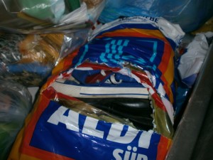 Müll0113 015.jpg (289.11 KiB) 5630 mal betrachtet Mein Verdacht bestätigte sich.