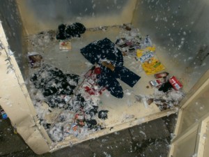 Müll0113 028.jpg (307.25 KiB) 5601 mal betrachtet Totales Chaos, soweit noch was da lag.