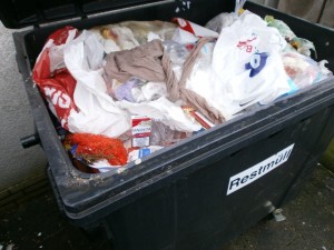 Müll0213 055.jpg (293.5 KiB) 5076 mal betrachtet Strumpfhosen gehören auch laut Abfallsatzung in den Restmüll; also alles in bester Ordnung!