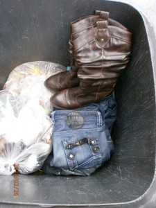 Müll0213 109.jpg (271.49 KiB) 5842 mal betrachtet Verblichener bürgerlicher Abglanz, doch hier regiert der Müll! So wird es nicht bleiben!!