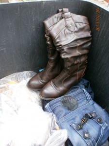 Müll0213 110.jpg (270.87 KiB) 5842 mal betrachtet Ein geradezu spießiges Ende!