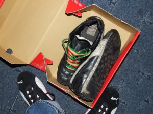 Here was how their last journey begun.Worn-out pumas ended in box-coffin and new ones started their new life on my feet.