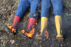 Rubberboots burning.